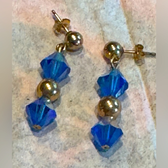 Blue crystal dangle bead earrings w/ 14k gold ball posts & backings - Picture 4 of 4